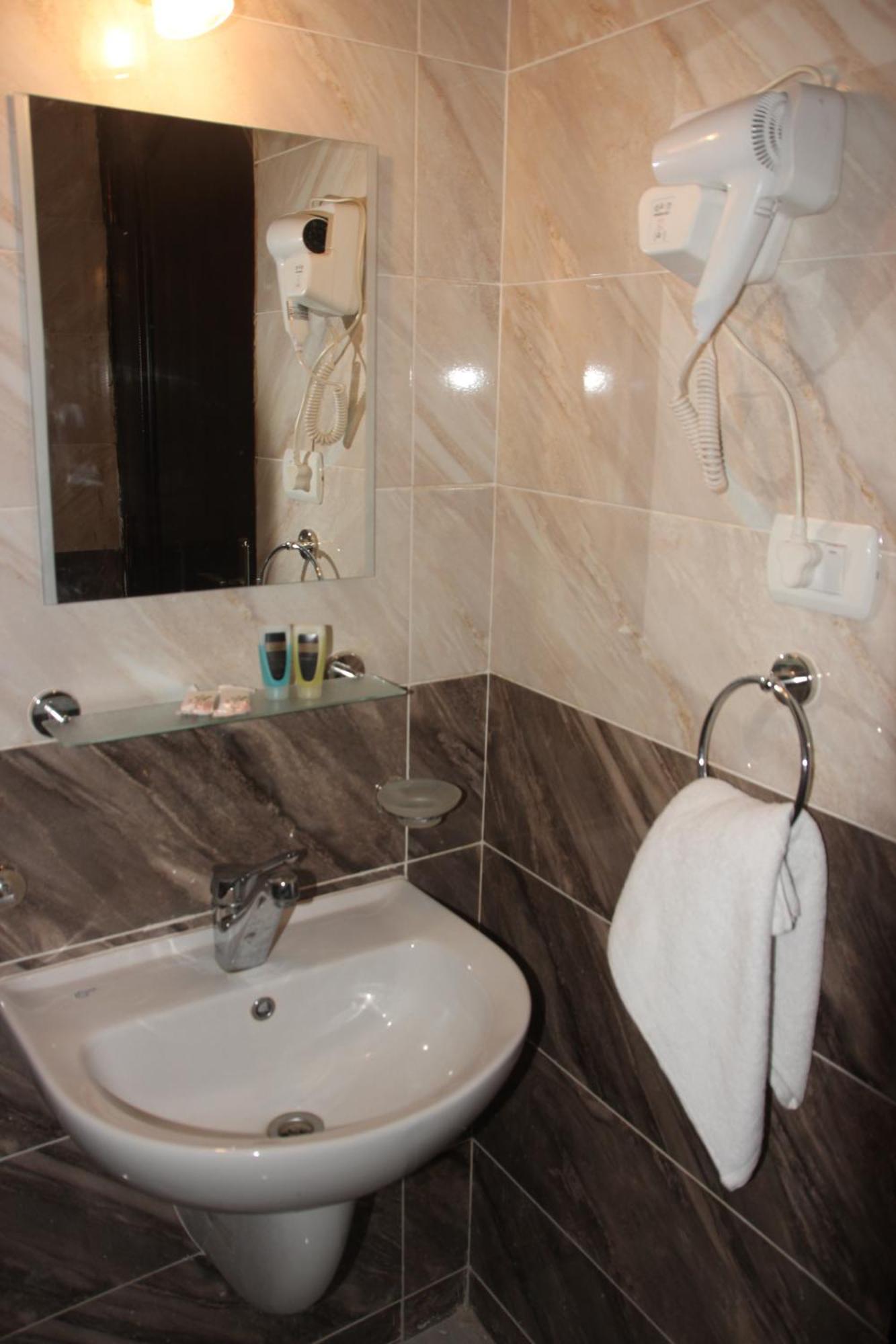 Farida Pyramids Boutique Hotel Kafret el-Gabal Eksteriør bilde